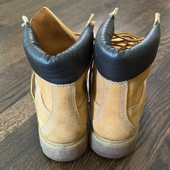 Timberland Tan and Black Boots Classic Work Style - Picture 3 of 6